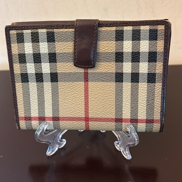 Burberry compact wallet fair condition - Picture 2 of 8
